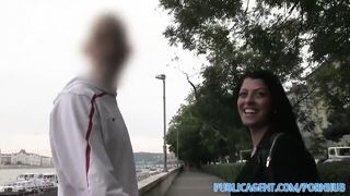 Magyar amatőr tinédzser csajszika pénzért közösül