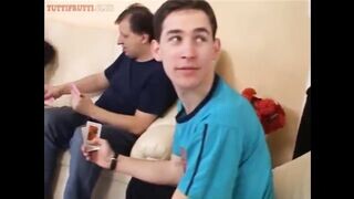 Zsuzsit a kokeró zsenge kis csajt partiba nyomják