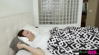 Perverz tinédzser gádzsi a nevelő faterjával baszik