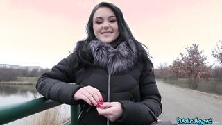 Orosz tinédzser szuka pénzért közösül
