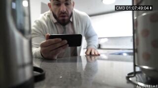 Az óriás didkós bejárónő megdöngetve