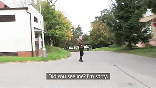 Világos Szőke tinédzser maca a raktárban szexel