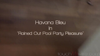 Havana Bleu várja a méretes hímtagot