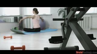 Jogázó tinédzser pipit hancúrozik popóba az edő