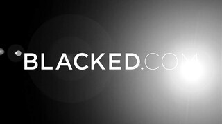 Cadence Lux és Anya Olsen gruppenbe kettyintenek