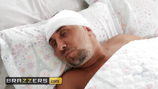 Brazzers - Brooklyn Gray szőrös cunija megkefélve