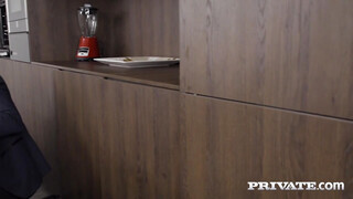 Private - Mona Blue kiborotvált pinája megbaszva