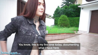 Public Agent - Tabitha Poison a kitetovált zsenge vagina