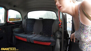 Fake Taxi - Lucy Heart a szexy pici orosz vagina