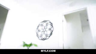 Mylf - Lilly Hall kézbe veszi a kukit