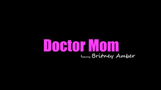 Moms Teach Szex - Britney Amber a szőrös bulkeszos milf