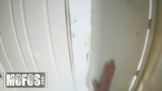 Mofos - Lisey Sweet a szenvedélyes fehérneműs világos szőke milf