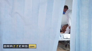 Brazzers - Bonnie Rotten análjában az óriás hímvessző