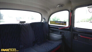 Fake Taxi - Kiara Lord a magyar fiatal a taxiban dug