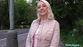 Public Agent - Helena Moeller a cseh turista csajszika