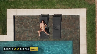 BRAZZERS - Jolee Love a hatalmas kannás zsenge csajszika