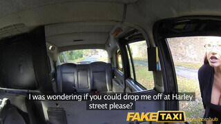FakeTaxi - termetes tőgyes Milf szétbaszatja magát a Taxiban