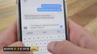 Brazzers - Alexis Fawx a óriási tőgyes nevelő anya
