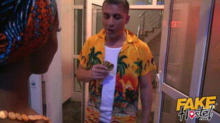 Fake Hostel afrikai bige és egy spanyol buxa közösen
