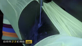 Brazzers - az ázsiai Kendra Spade jó óriási kárót talál