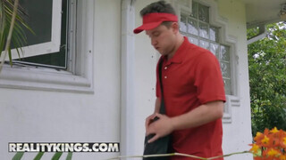 Reality Kings - kivarrott mami és egy zsenge örömrúd esete