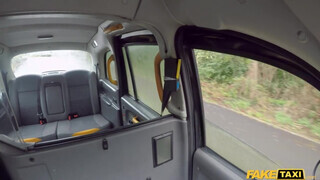 Fake Taxi - Ava Austen a termetes popós tetkós gádzsi
