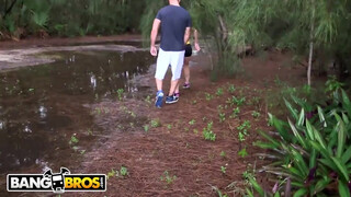 BANGBROS - Kendra Lust a szívdöglesztő csöcsös milf