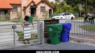 Nadia White tini manussal dug - Anal mom