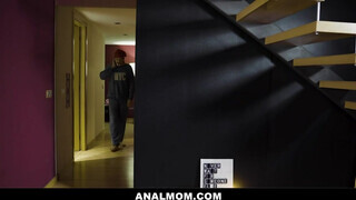Canela Skin segge derekasan megkettyintve - Anal mom
