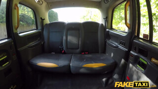 Fake Taxi - Azura Alii a perverz vörös hajú gádzsi