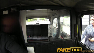 FakeTaxi - óriási tőgyes maca nem akar fizetni