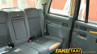 FakeTaxi - tökéletes kannás fiatal csajszi