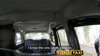 FakeTaxi - Világos Szőke csajszika baszható a hátsó ülésen