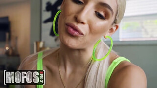 MOFOS - Abella Danger szőrös cuncija megkefélve