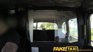 FakeTaxi - ártatlan kicsike zsenge gádzsi és a vastag dárda