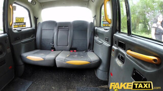 Fake Taxi - Csöcsös szuka kúrel a hátsó ülésen