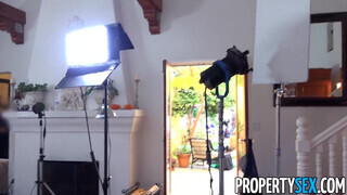 PropertySex - Riley Reid mint ingatlanos tinédzser nőci