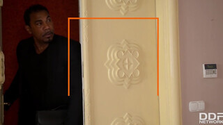 Anissa Kate a örömrúd kedvelő titkárnő