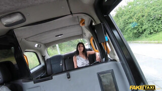 Fake Taxi - Szívdöglesztő brazil sunát kúr a taxis