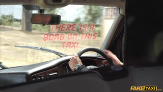 Fake Taxi - Zsenge pipi a hátsó ülésen