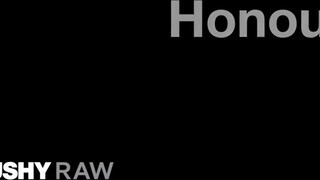 TUSHYRAW - Honour termetes valagába betolják a péniszt