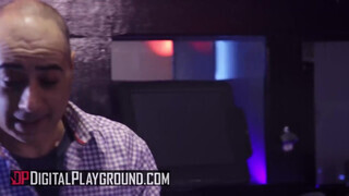 Digital Playground - Aidra Fox gondosan megkúrva