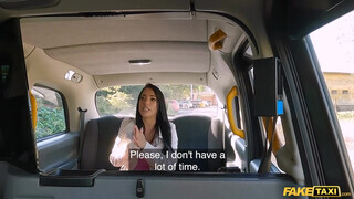Fake Taxi - Megan Fiore a vonzó méretes tőgyes gádzsi