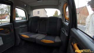 Fake Taxi - Vile Vixen jól leszopja a fügyit
