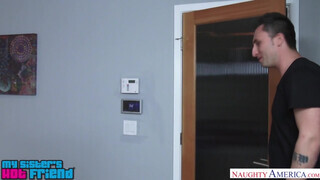 Abby Paradise a hatalmas popós fiatal - Naughty America