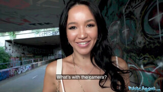 Public Agent - Asia Vargas a kívánatos ázsiai pipi