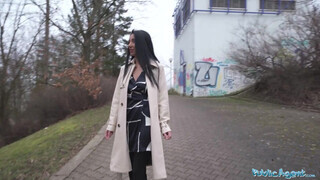 Public Agent - Wild Nicol imádja a óriási pélót