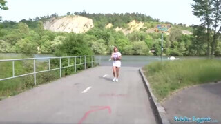 Public Agent - Gigantikus kannás szép fenekű maca