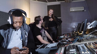 PrivateBlack - Stacy Cruz élvezi a termetes kukit