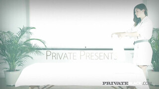 PrivateBlack - Julia Rocka a bájos masszőr lány
